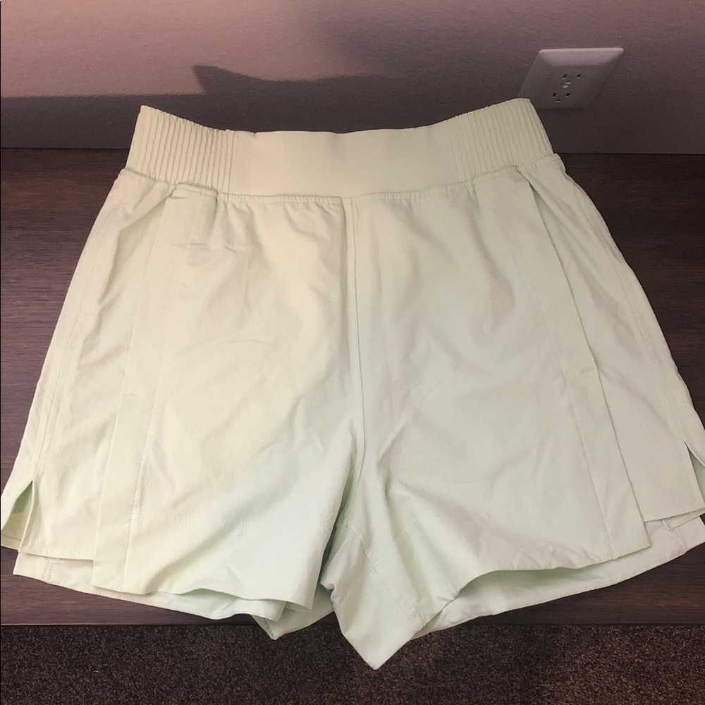 ‼️SOLD‼️lululemon stretch woven shorts